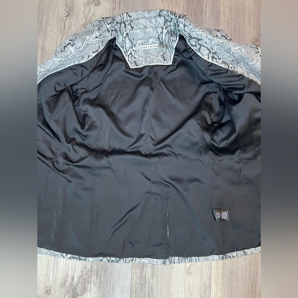 Alice and Olivia Breann Snake Embossed Faux Leather Blazer Size 12 Retail $595 - Picture 12 of 16